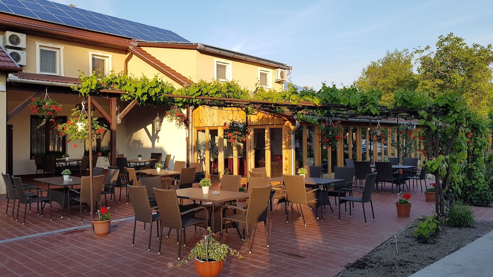 forro fogado and bauer bistro