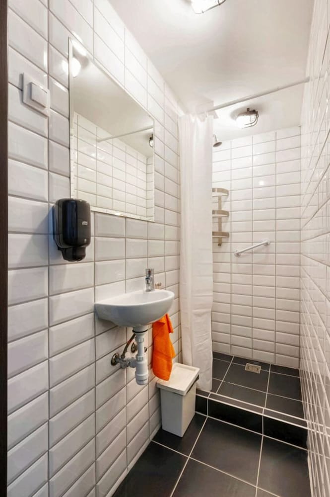 adagio hostel basilica