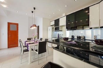 adagio hostel basilica