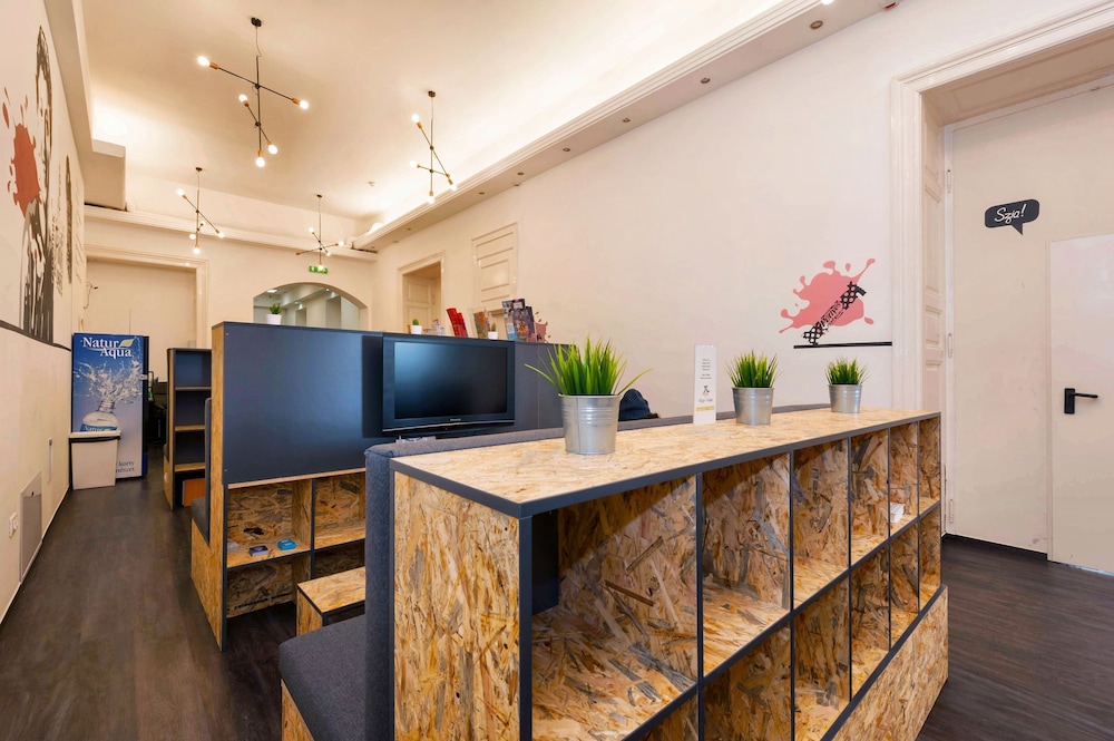 adagio hostel basilica