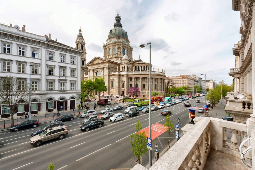 adagio hostel basilica