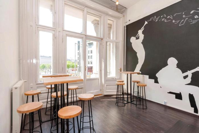 adagio hostel basilica