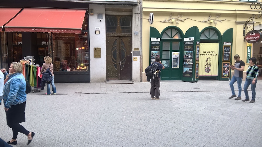 vaci street downtown apartments