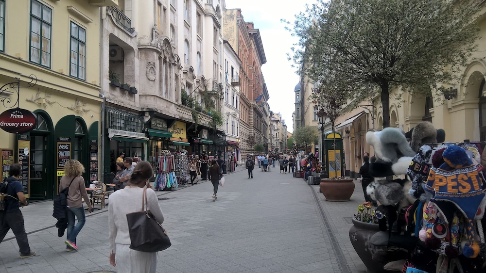 vaci street downtown apartments