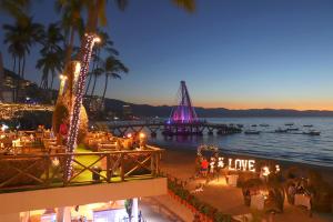 Playa Los Arcos Hotel Beach Resort & Spa,Near Los Muertos Pier,4 star