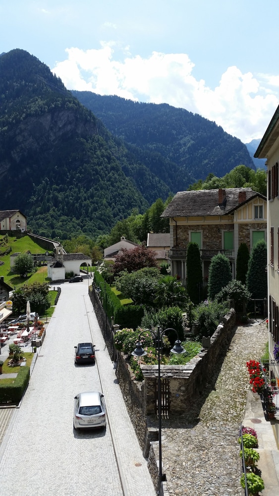 hotel soazza