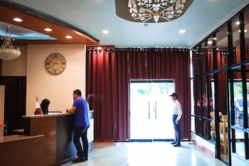 Elizabeth Hotel,Pili>>Naga,2.5 star