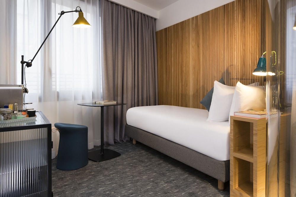 drawing hotel