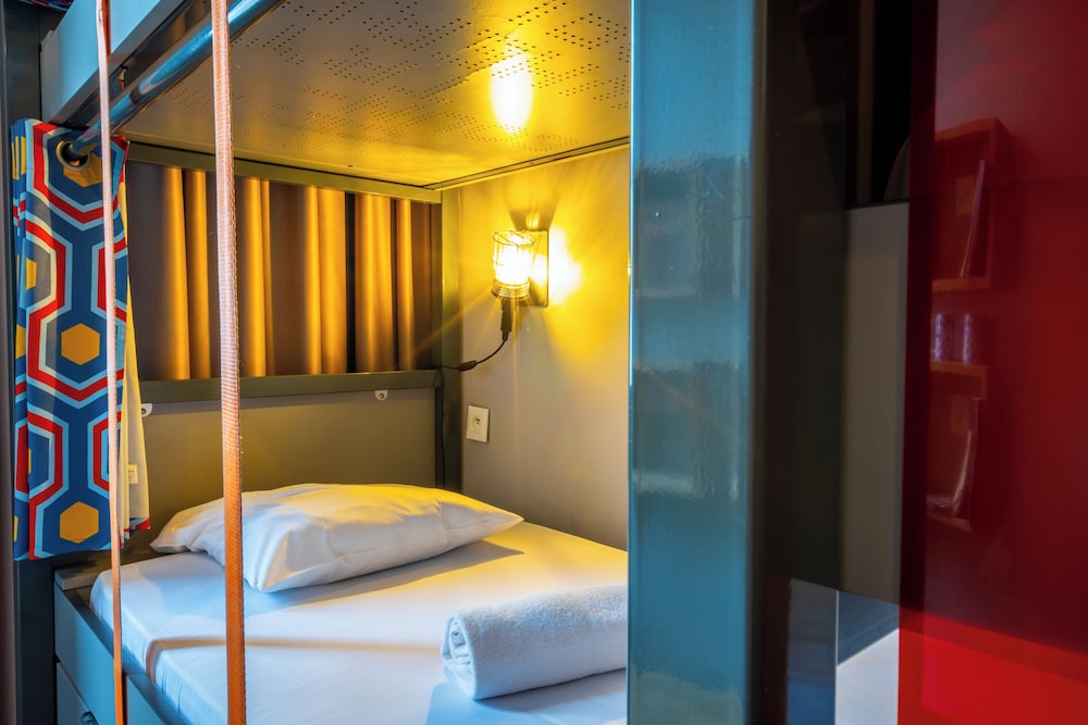 the people paris belleville ex les piaules hostel