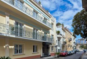 ava hotel and suites