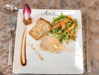 hotel lhorizon restaurant la fougassette