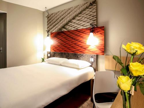 ibis niort est mendes france