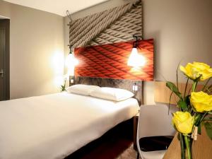 ibis niort est mendes france