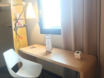 ibis niort est mendes france