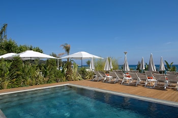 grand hotel des sablettes plage curio collection by hilton