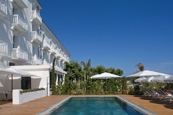 grand hotel des sablettes plage curio collection by hilton
