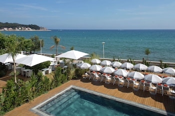 grand hotel des sablettes plage curio collection by hilton