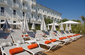 grand hotel des sablettes plage curio collection by hilton