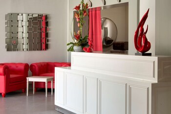 grand hotel des sablettes plage curio collection by hilton