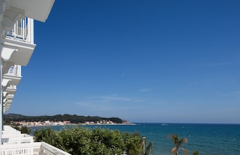 grand hotel des sablettes plage curio collection by hilton