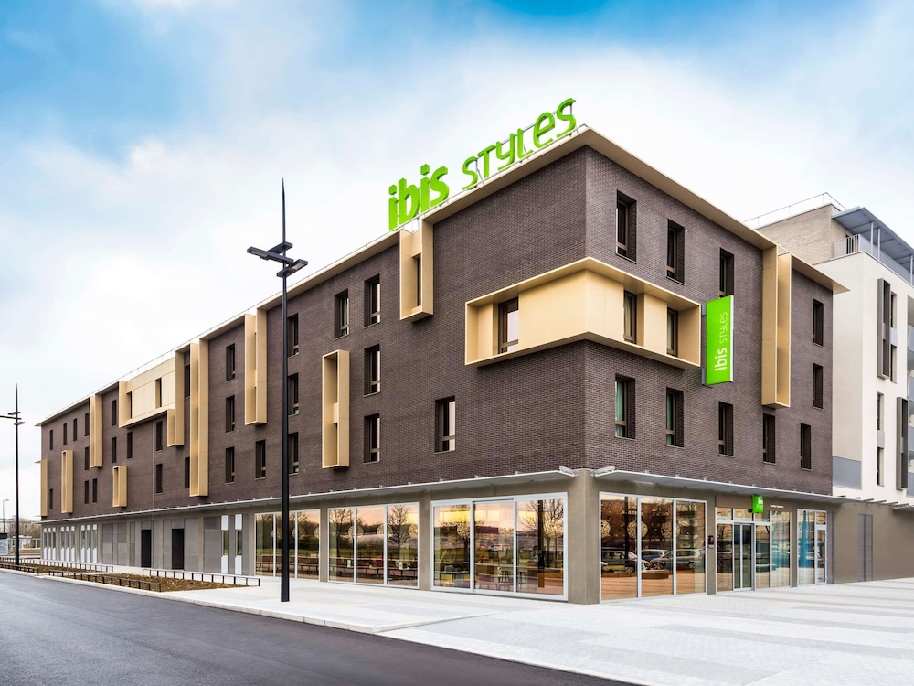 ibis styles guyancourt versailles