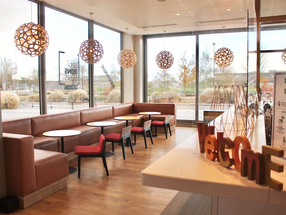 ibis styles guyancourt versailles