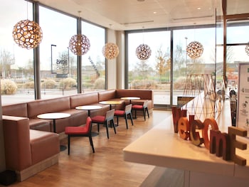 ibis styles guyancourt versailles