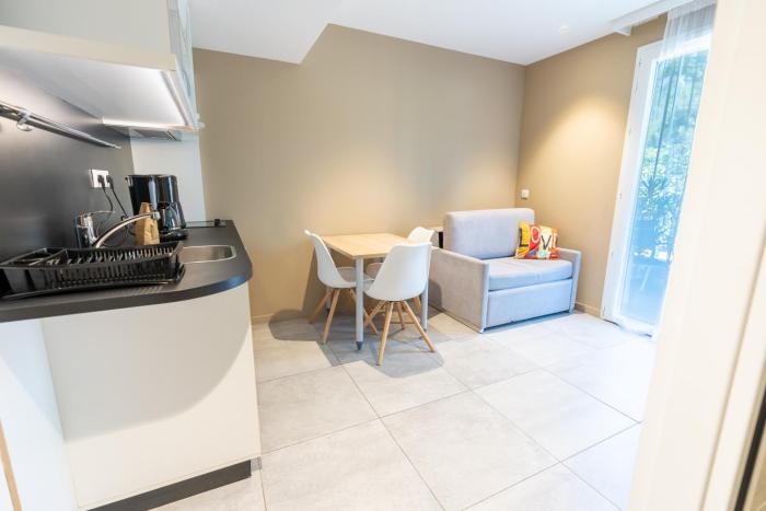 kyriad residence cabries