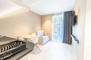 kyriad residence cabries