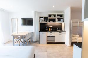 kyriad residence cabries