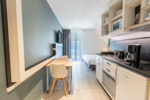 kyriad residence cabries