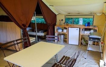 camping huttopia oleron les pins