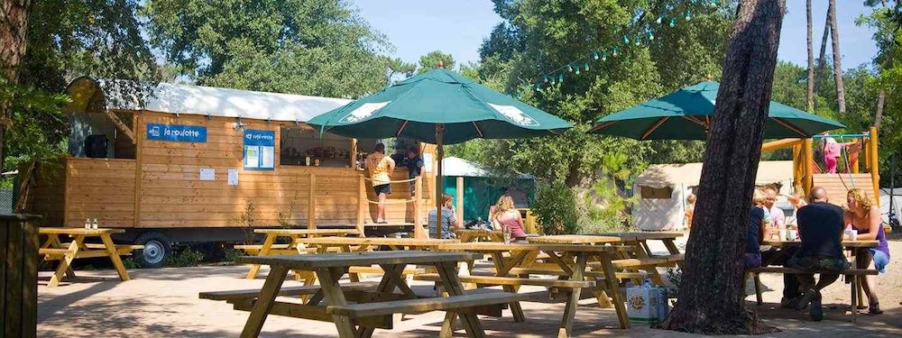 camping huttopia oleron les pins