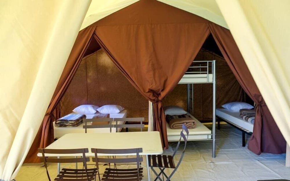camping huttopia oleron les pins