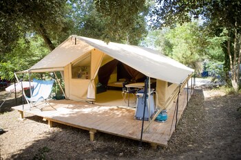 camping huttopia oleron les pins