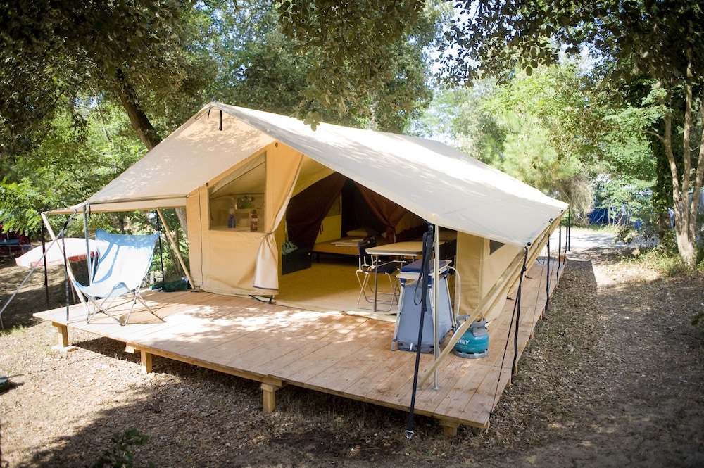 camping huttopia oleron les pins