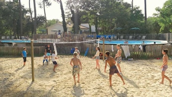 camping huttopia oleron les pins