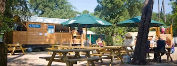 camping huttopia oleron les pins
