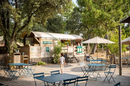 camping huttopia oleron les pins