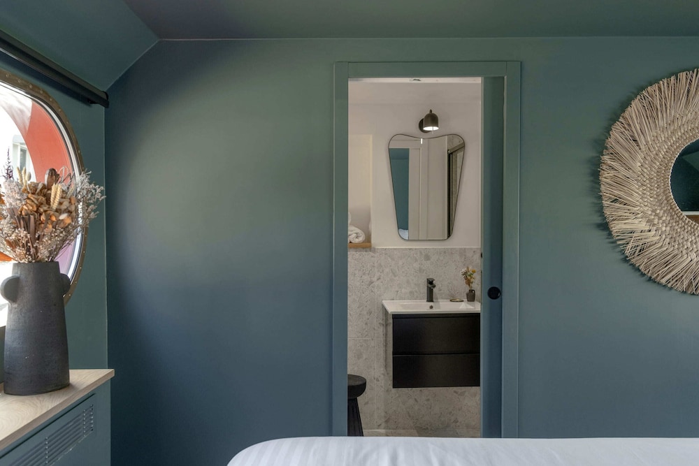 la peniche bed and bicycle aigues mortes