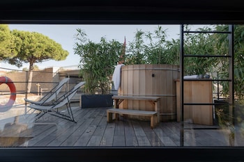 la peniche bed and bicycle aigues mortes