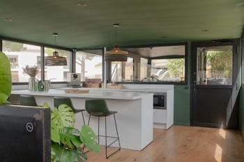 la peniche bed and bicycle aigues mortes