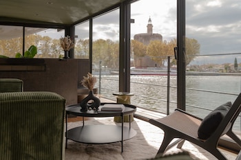 la peniche bed and bicycle aigues mortes