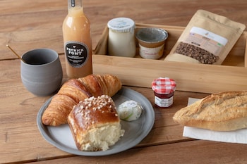 la peniche bed and bicycle aigues mortes