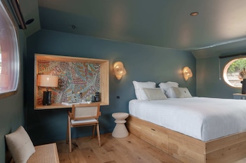 la peniche bed and bicycle aigues mortes