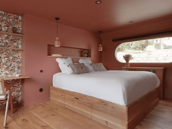 la peniche bed and bicycle aigues mortes