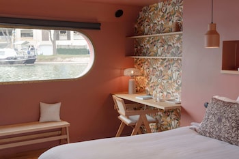 la peniche bed and bicycle aigues mortes