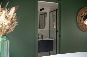 la peniche bed and bicycle aigues mortes