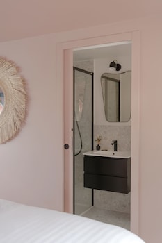 la peniche bed and bicycle aigues mortes