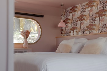 la peniche bed and bicycle aigues mortes